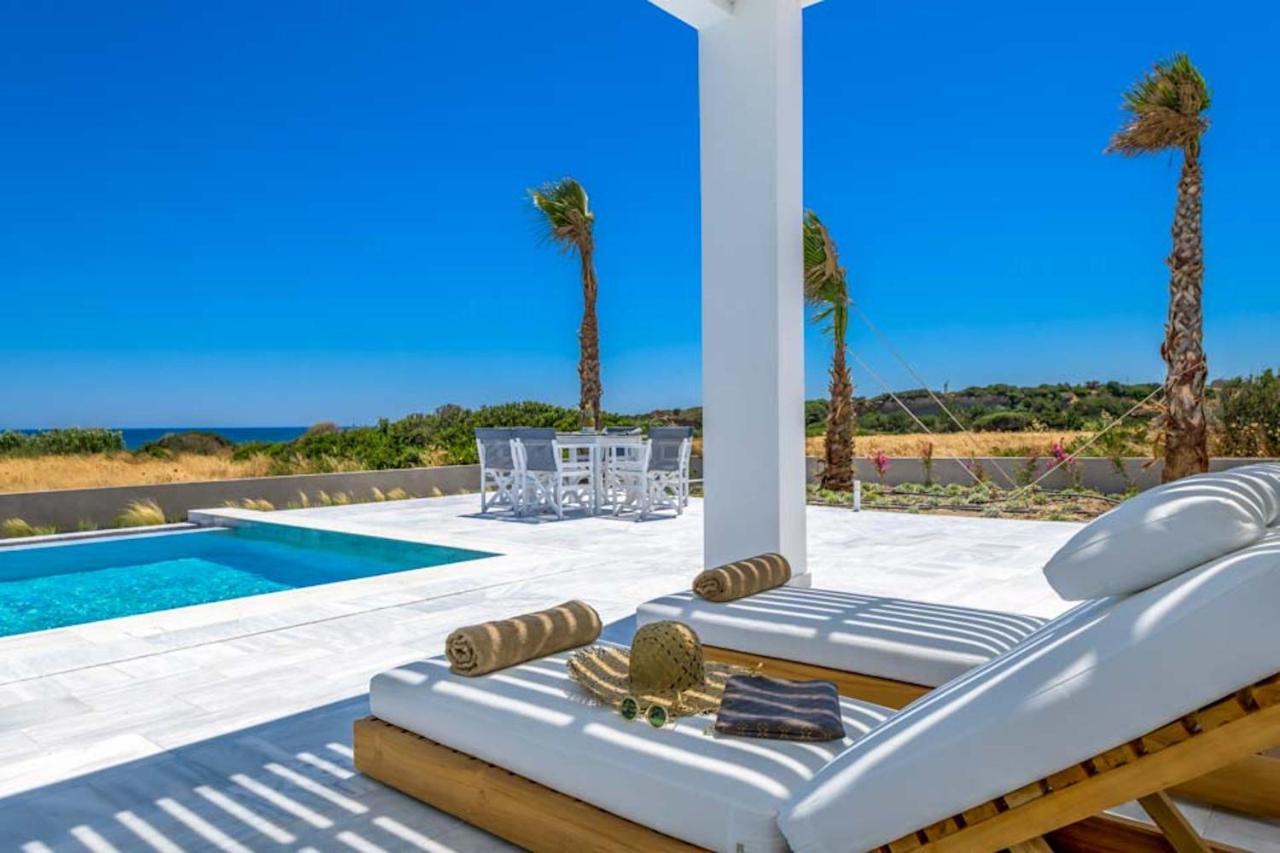 Seashore Beachfront Villa ラクハニア エクステリア 写真
