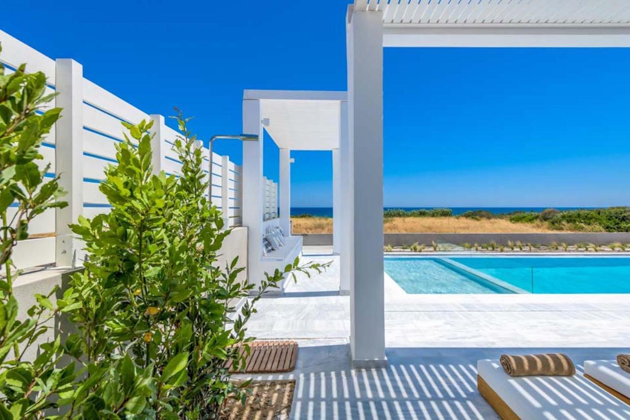 Seashore Beachfront Villa ラクハニア エクステリア 写真