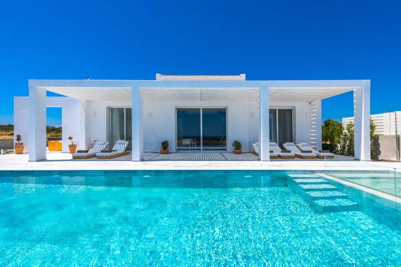 Seashore Beachfront Villa ラクハニア エクステリア 写真
