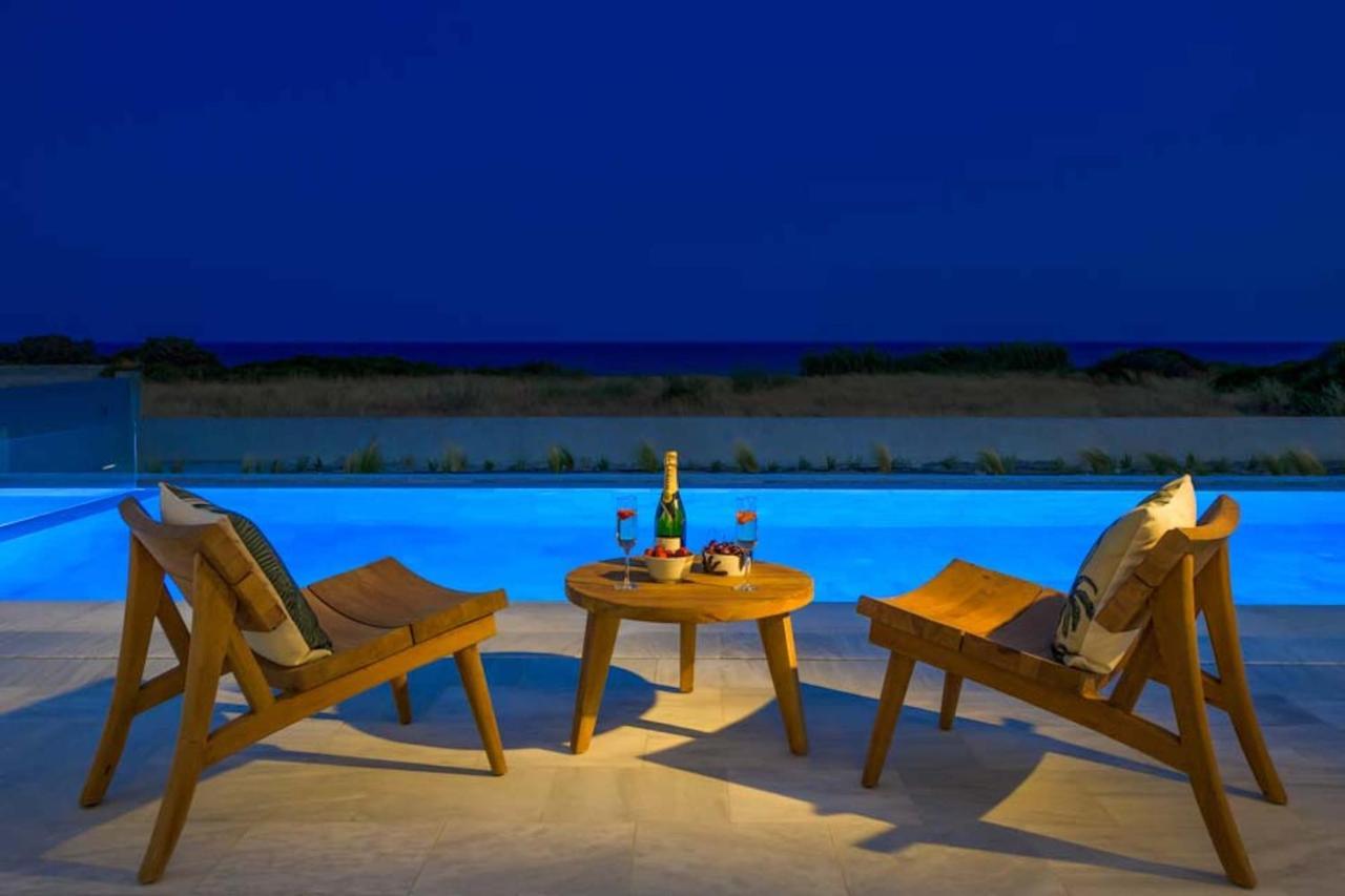 Seashore Beachfront Villa ラクハニア エクステリア 写真