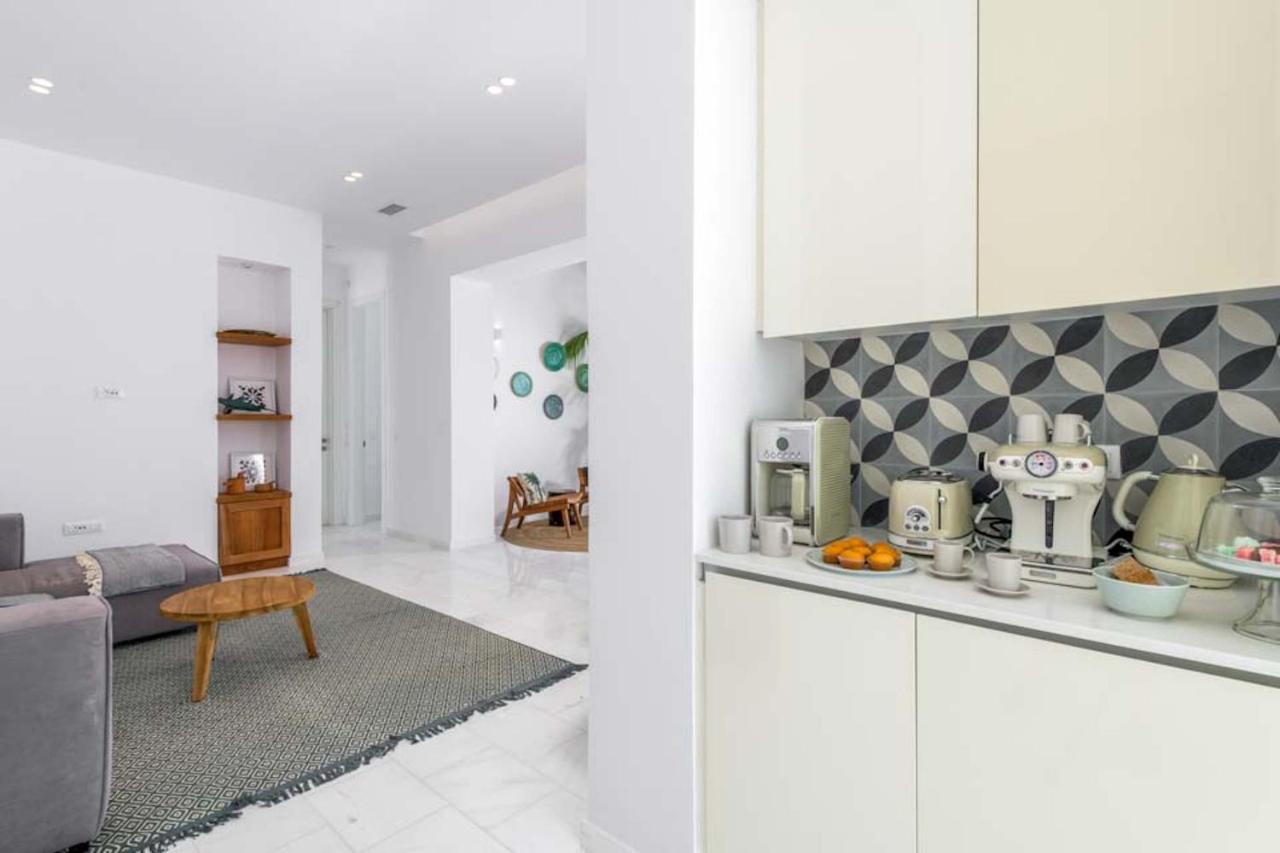 Seashore Beachfront Villa ラクハニア エクステリア 写真