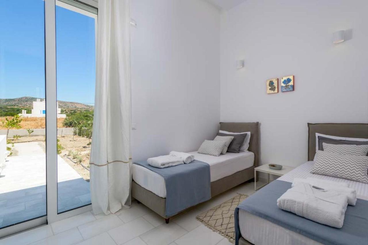 Seashore Beachfront Villa ラクハニア エクステリア 写真