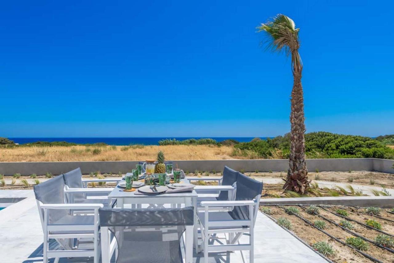 Seashore Beachfront Villa ラクハニア エクステリア 写真