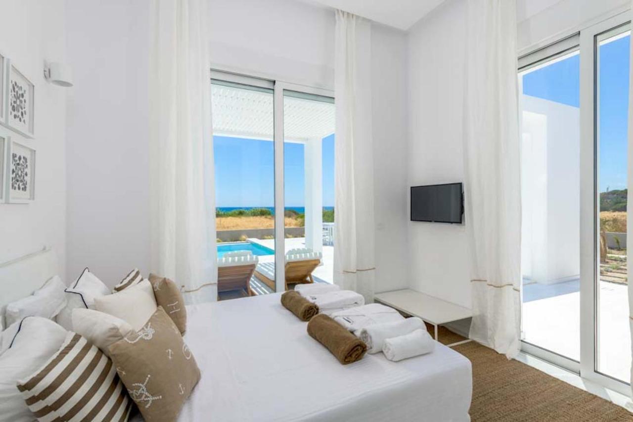 Seashore Beachfront Villa ラクハニア エクステリア 写真