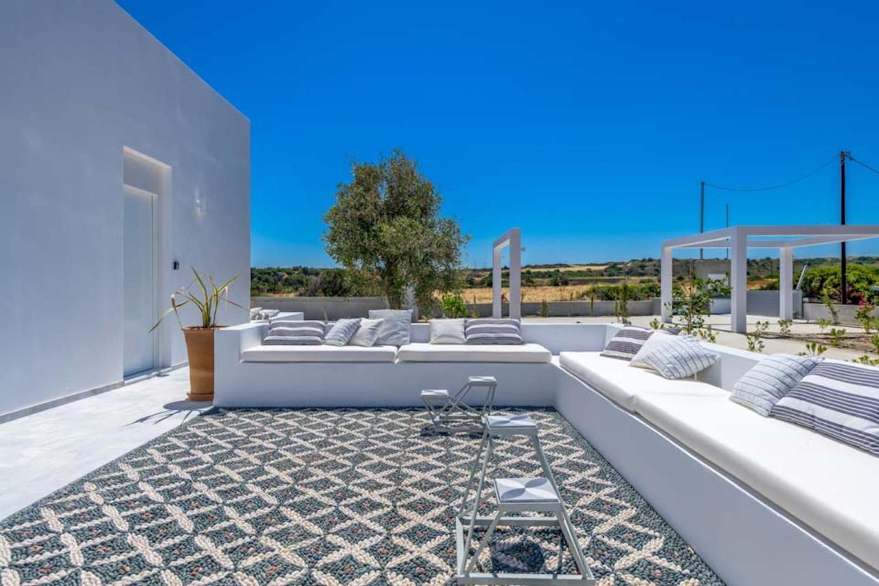 Seashore Beachfront Villa ラクハニア エクステリア 写真
