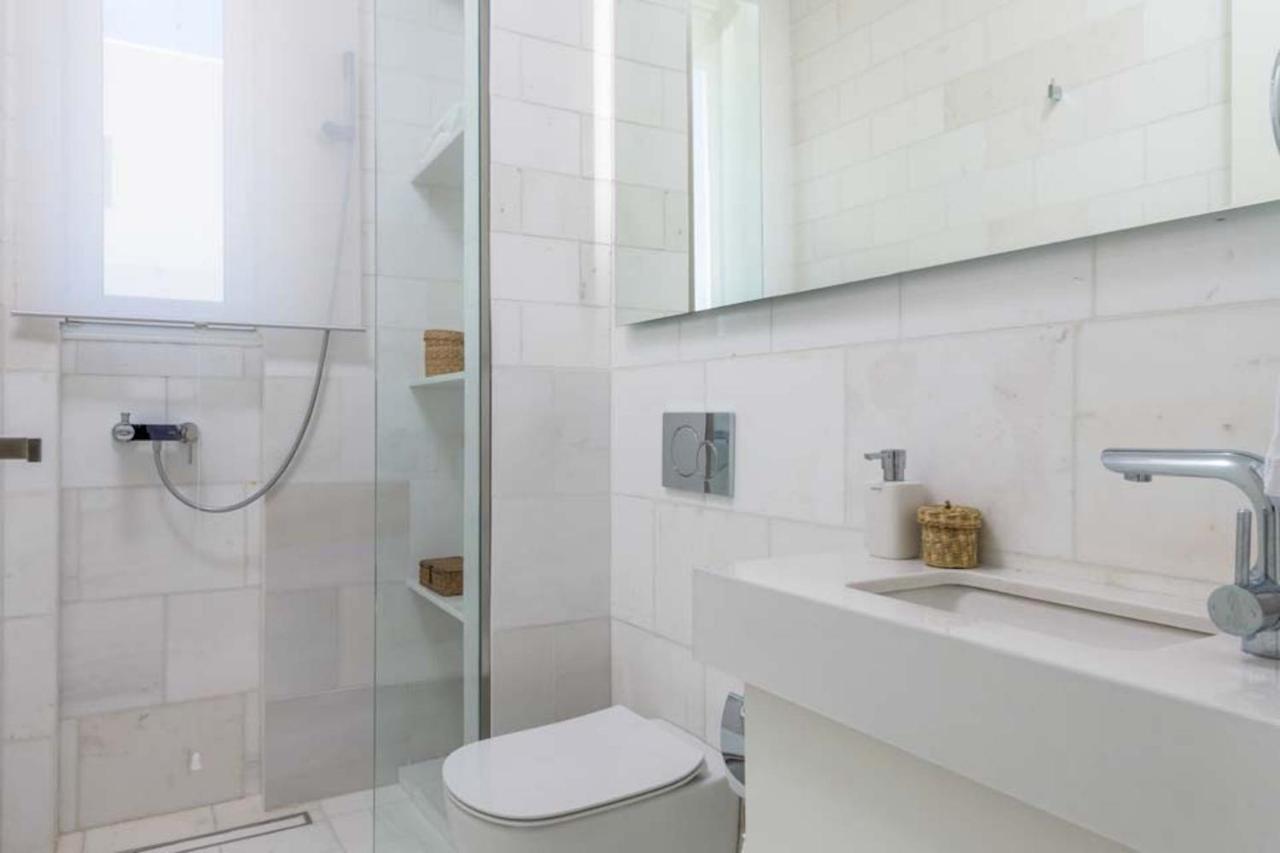 Seashore Beachfront Villa ラクハニア エクステリア 写真
