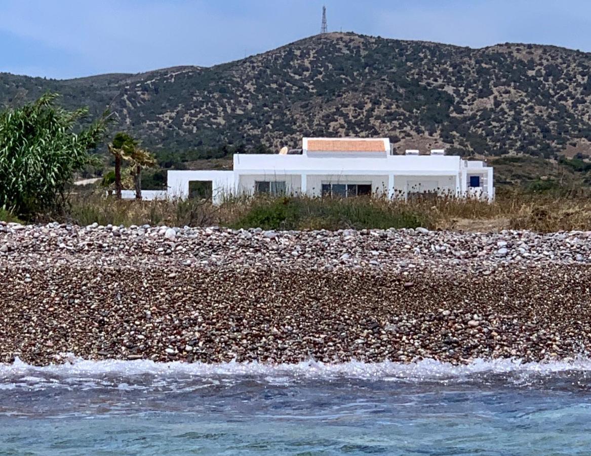 Seashore Beachfront Villa ラクハニア エクステリア 写真