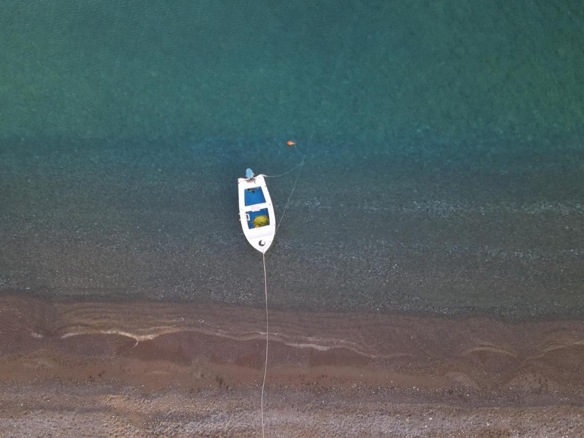Seashore Beachfront Villa ラクハニア エクステリア 写真